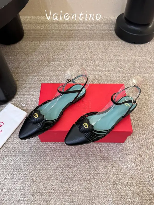 Valentino — Витончені жіночі туфлі