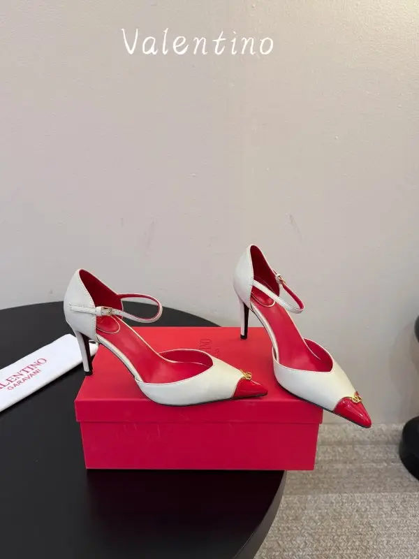 Valentino — Витончені жіночі туфлі