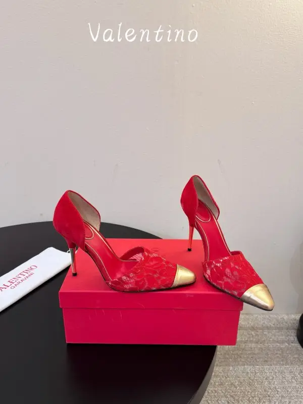 Valentino — Витончені жіночі туфлі