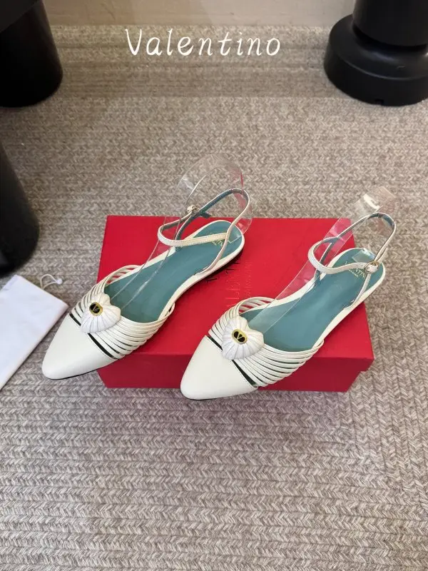 Valentino — Витончені жіночі туфлі