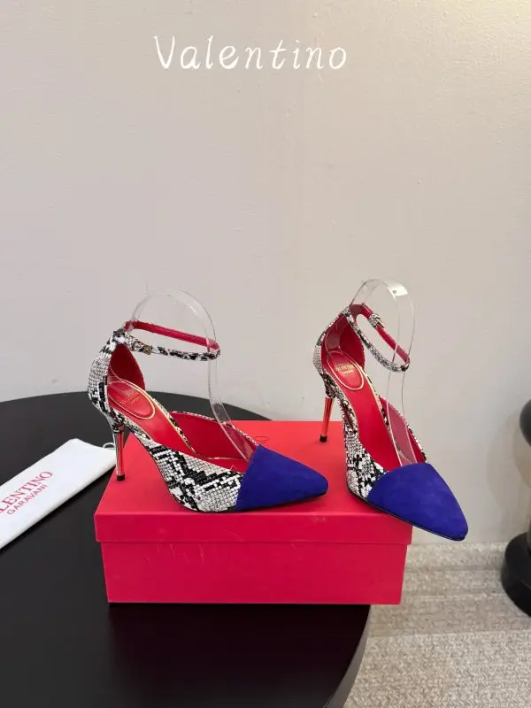 Valentino Изящные женские туфли — Фото 1
