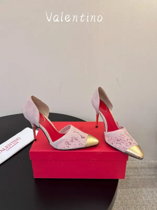 Valentino — Витончені жіночі туфлі