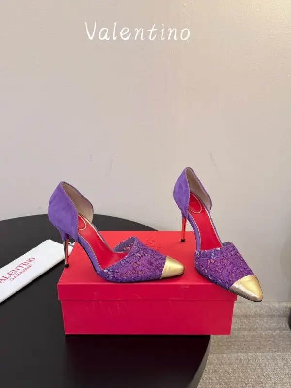 Valentino — Витончені жіночі туфлі