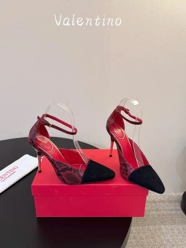 Valentino — Изящные женские туфли