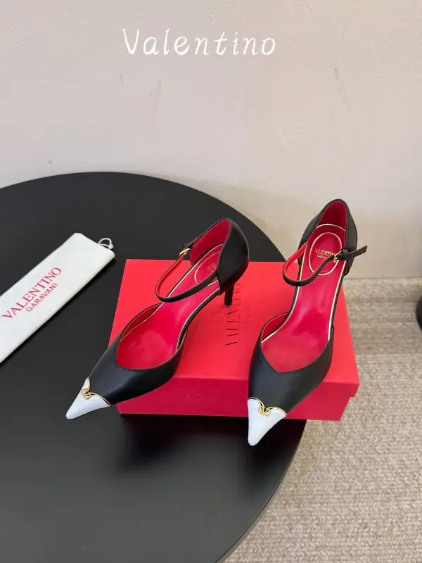 Valentino Витончені жіночі туфлі — Фото 4