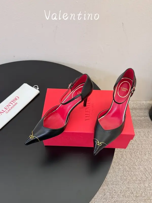 Valentino Витончені жіночі туфлі — Фото 4