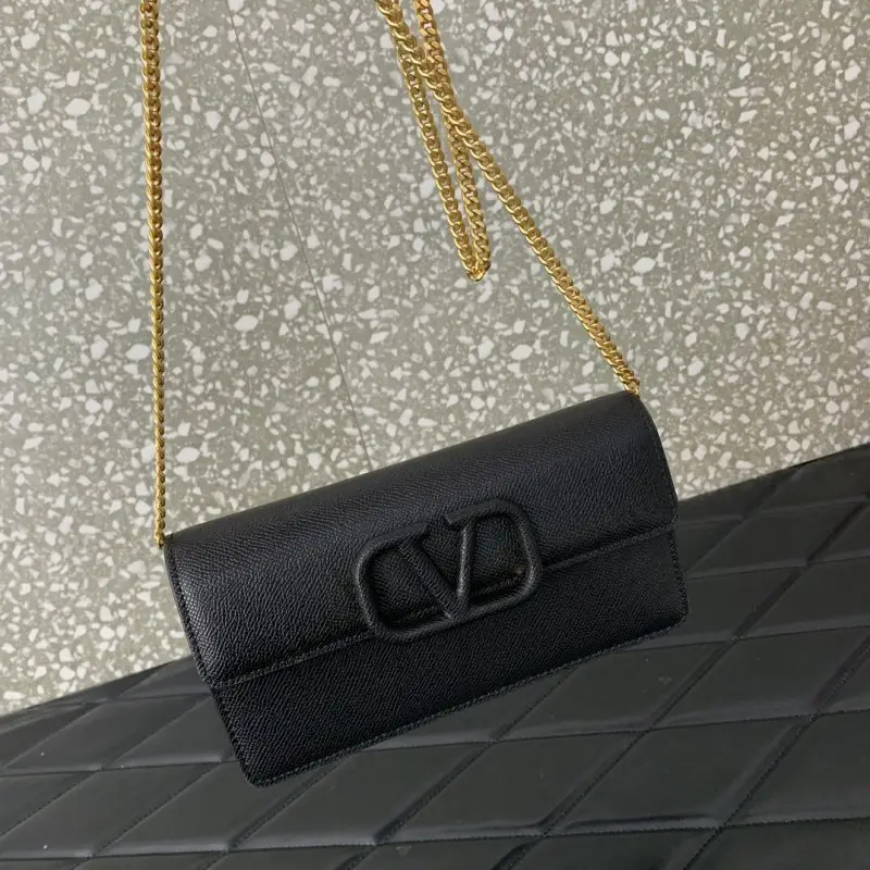 Valentino Сумочка клатч 20 см кожаная женская — Фото 5