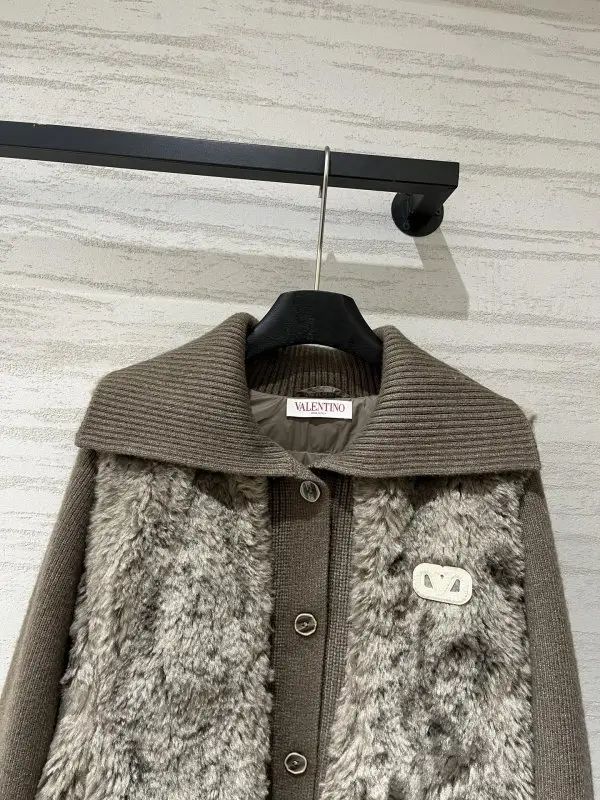 Valentino Куртка пуховик женская с меховой отделкой — Фото 4