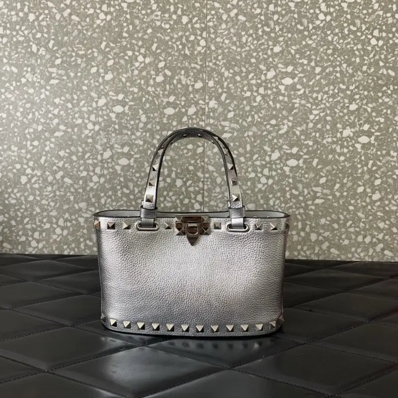 Valentino — Мини-сумка Rockstud из зернистой кожи