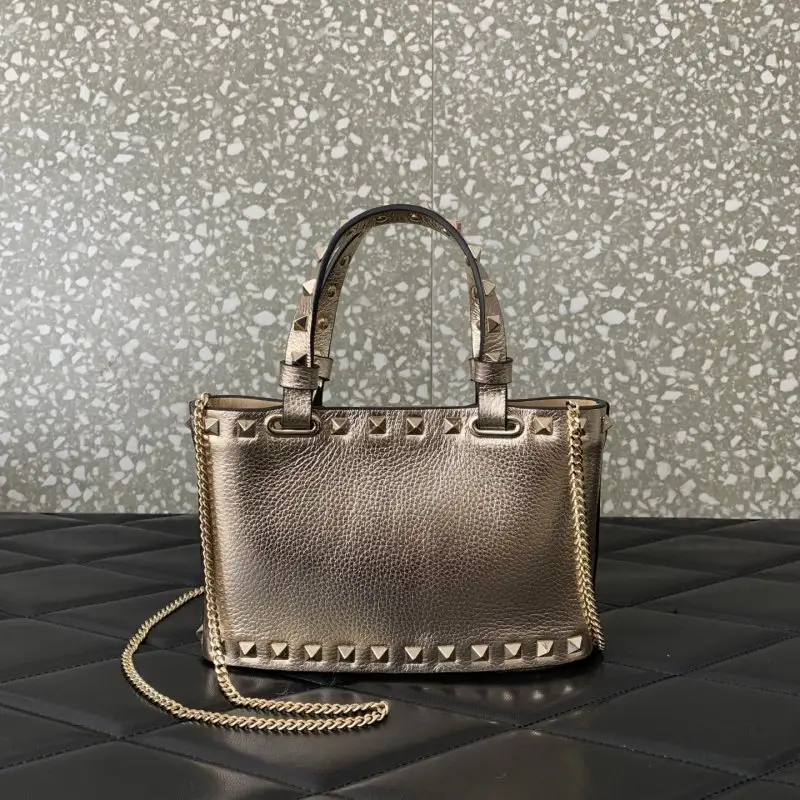 Valentino Мини-сумка Rockstud из зернистой кожи — Фото 2