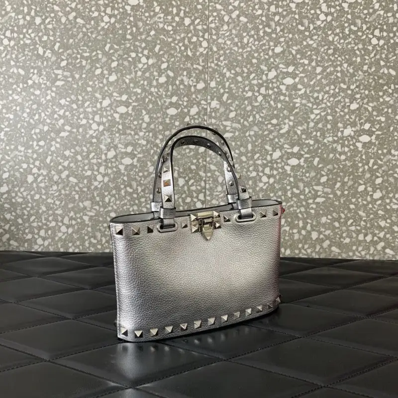 Valentino Мини-сумка Rockstud из зернистой кожи — Фото 2