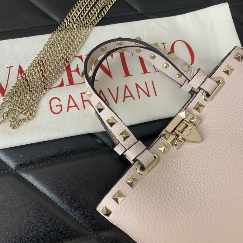 Valentino Мини-сумка Rockstud из зернистой кожи — Фото 4