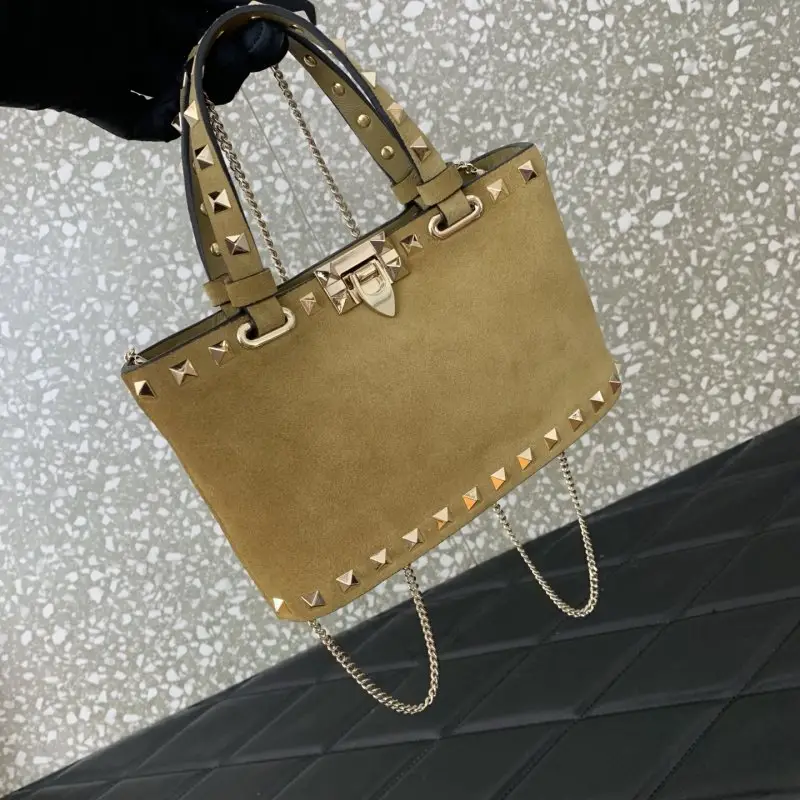 Valentino Мини-сумка Rockstud из зернистой кожи — Фото 5