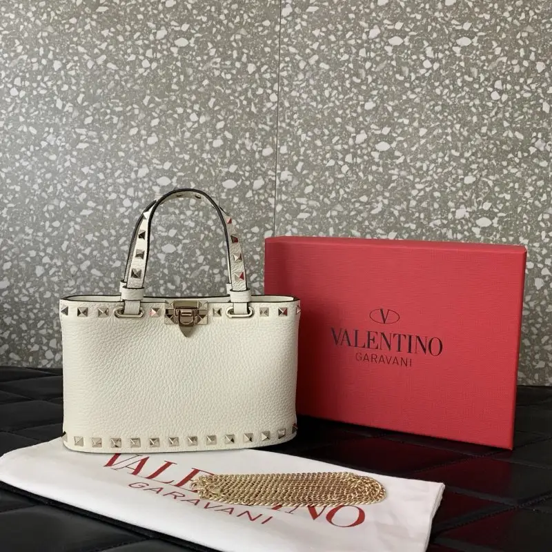 Valentino Мини-сумка Rockstud из зернистой кожи — Фото 5