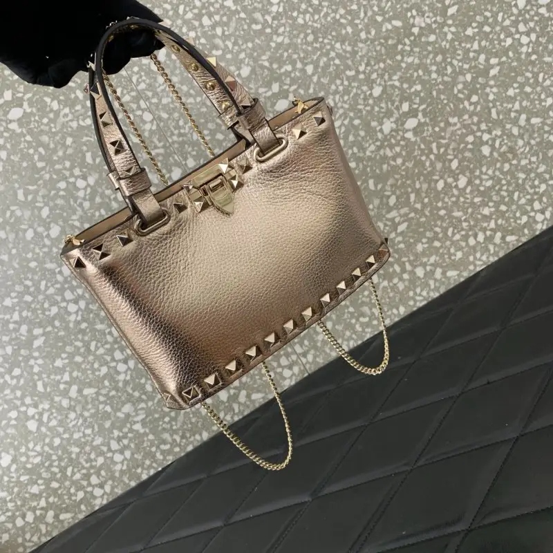 Valentino Мини-сумка Rockstud из зернистой кожи — Фото 5