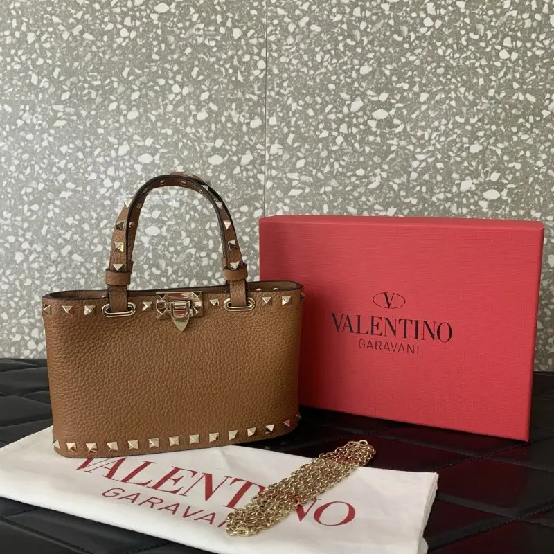Valentino Мини-сумка Rockstud из зернистой кожи — Фото 5