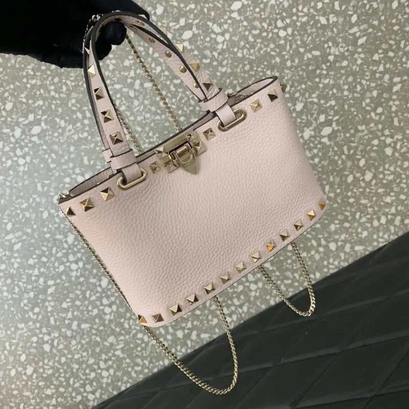 Valentino Мини-сумка Rockstud из зернистой кожи — Фото 5