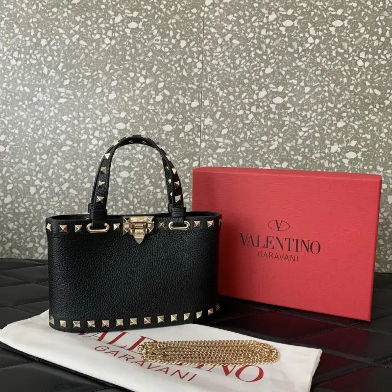 Valentino Мини-сумка Rockstud из зернистой кожи — Фото 5