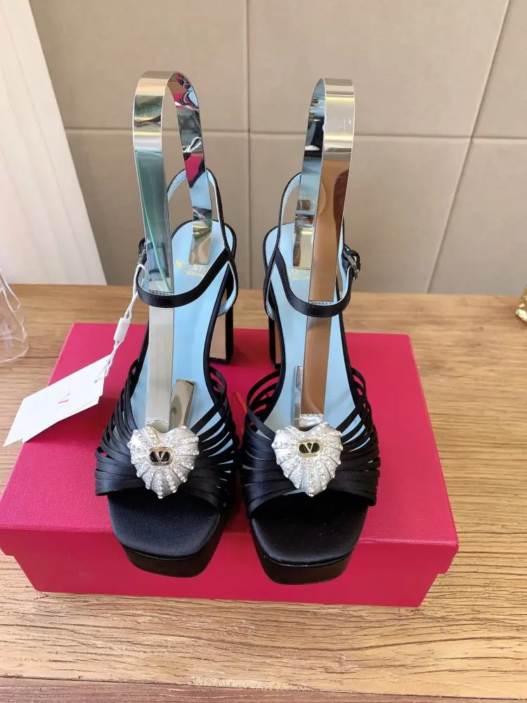 Valentino — Босоніжки