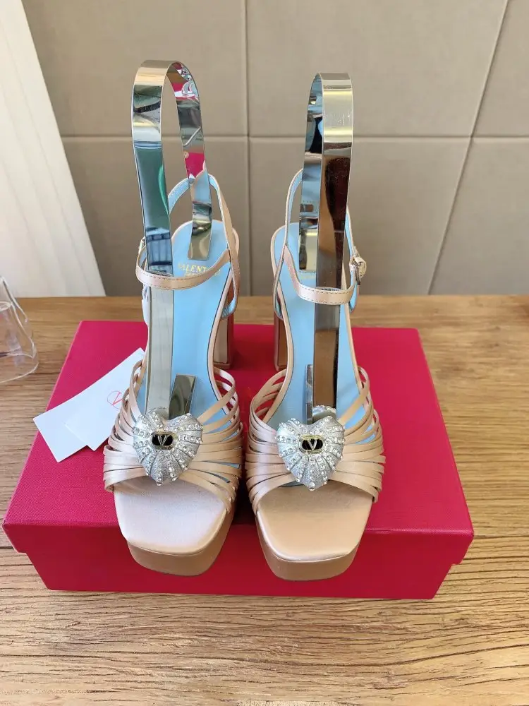 Valentino — Босоніжки