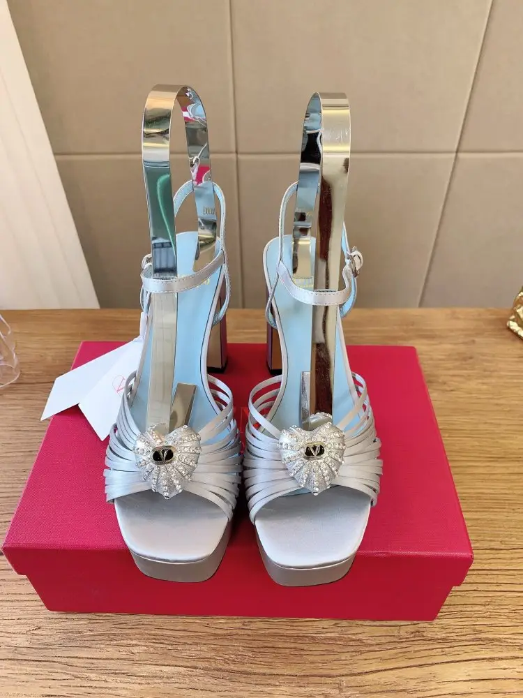 Valentino — Босоніжки