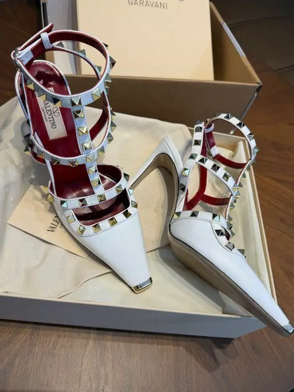 Valentino — Туфлі з заклепками на високому підборах