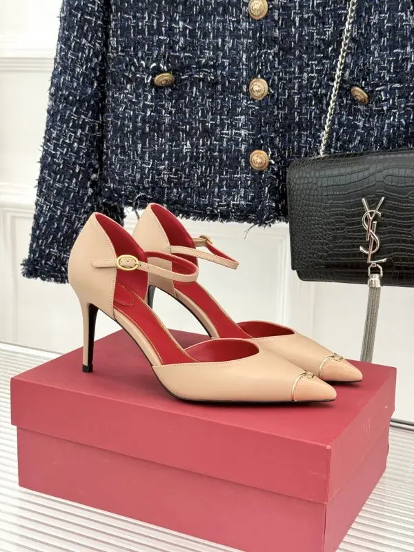 Valentino — Туфли на высоком каблуке с острым носком