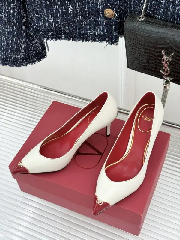 Valentino Shoes on high heel from sharp the toe — Photo 2