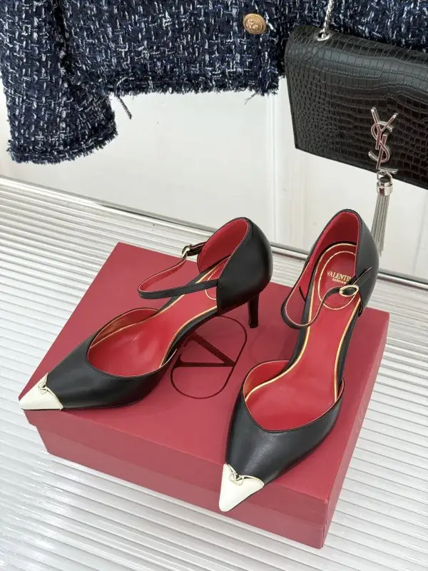 Valentino Shoes on high heel from sharp the toe — Photo 2