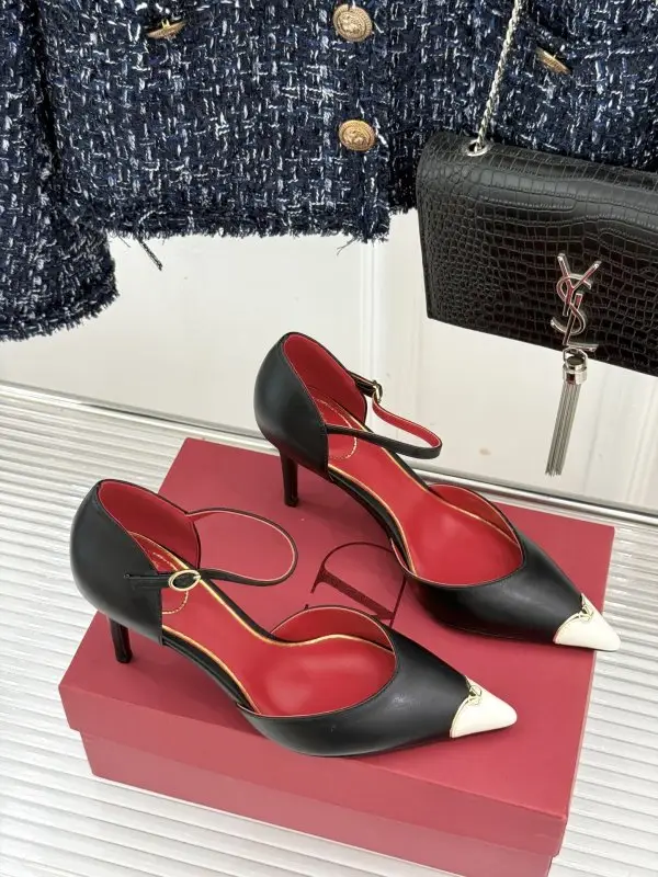 Valentino Shoes on high heel from sharp the toe — Photo 3