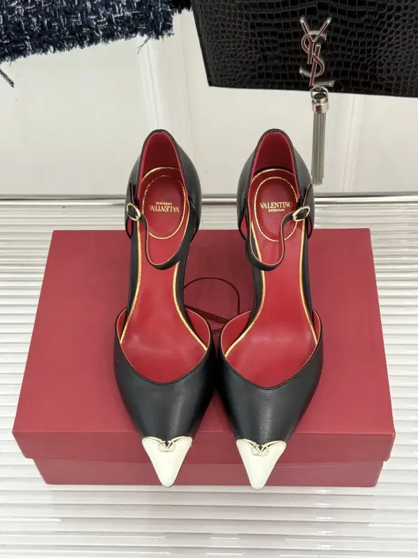 Valentino Shoes on high heel from sharp the toe — Photo 4