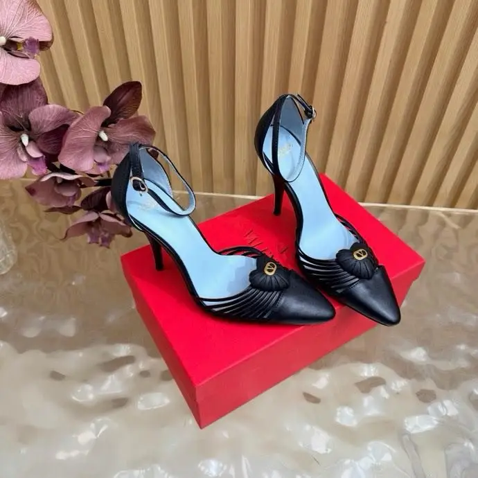 Valentino — Туфли на высоком каблуке