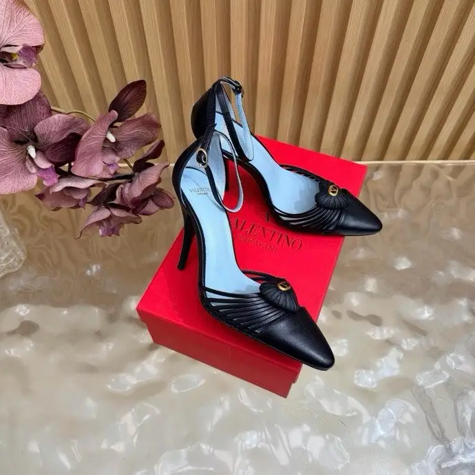 Valentino Shoes on high heel — Photo 2