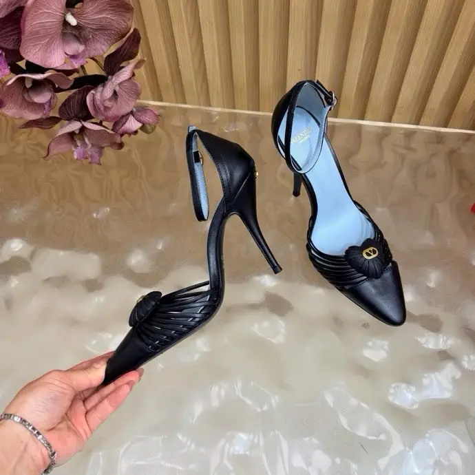 Valentino Shoes on high heel — Photo 3