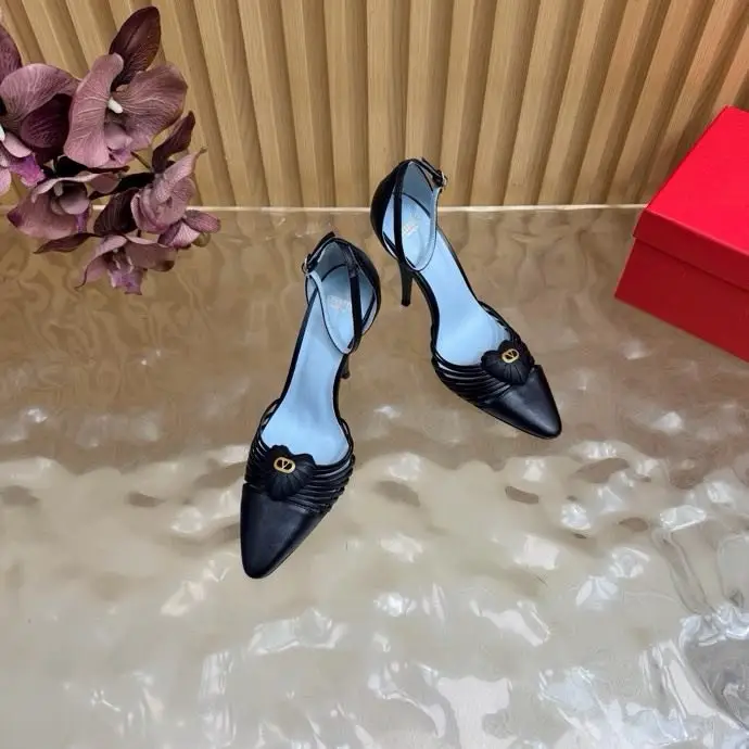 Valentino Shoes on high heel — Photo 4
