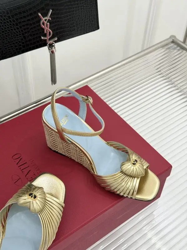 Valentino Туфлі на танкетці з відкритим носком — Фото 5