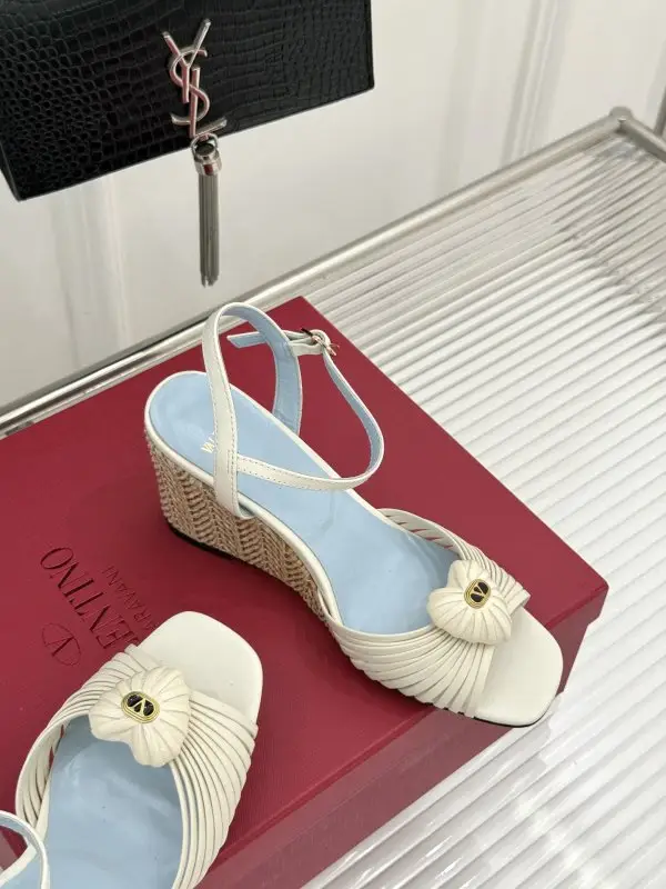 Valentino Туфлі на танкетці з відкритим носком — Фото 5