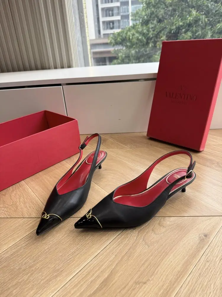 Valentino Shoes women's — Photo 1