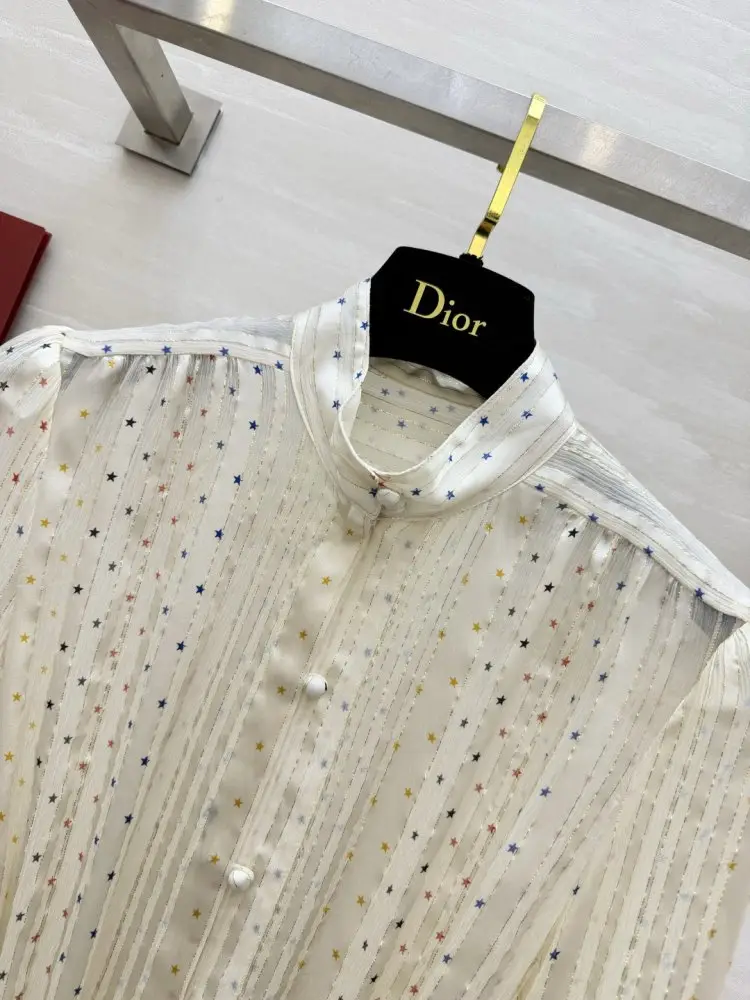 Valentino Silk shirt from belt — Photo 2