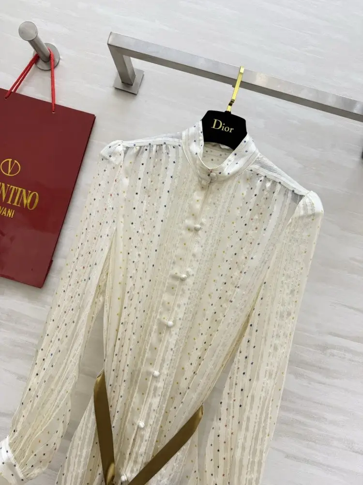 Valentino Silk shirt from belt — Photo 3