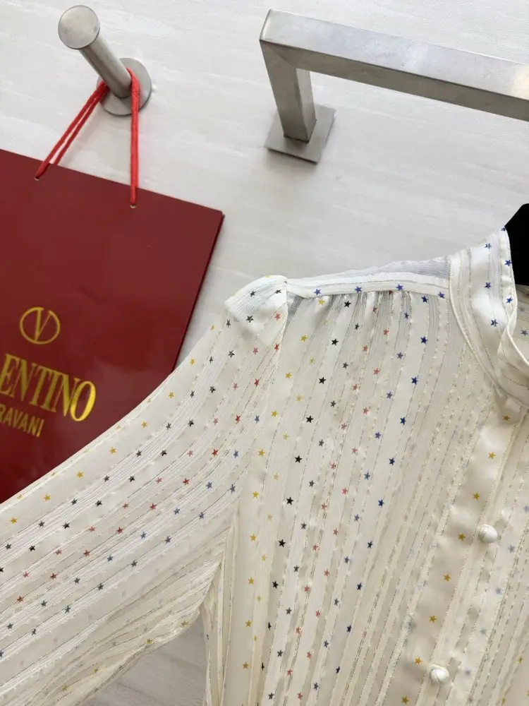 Valentino Silk shirt from belt — Photo 4