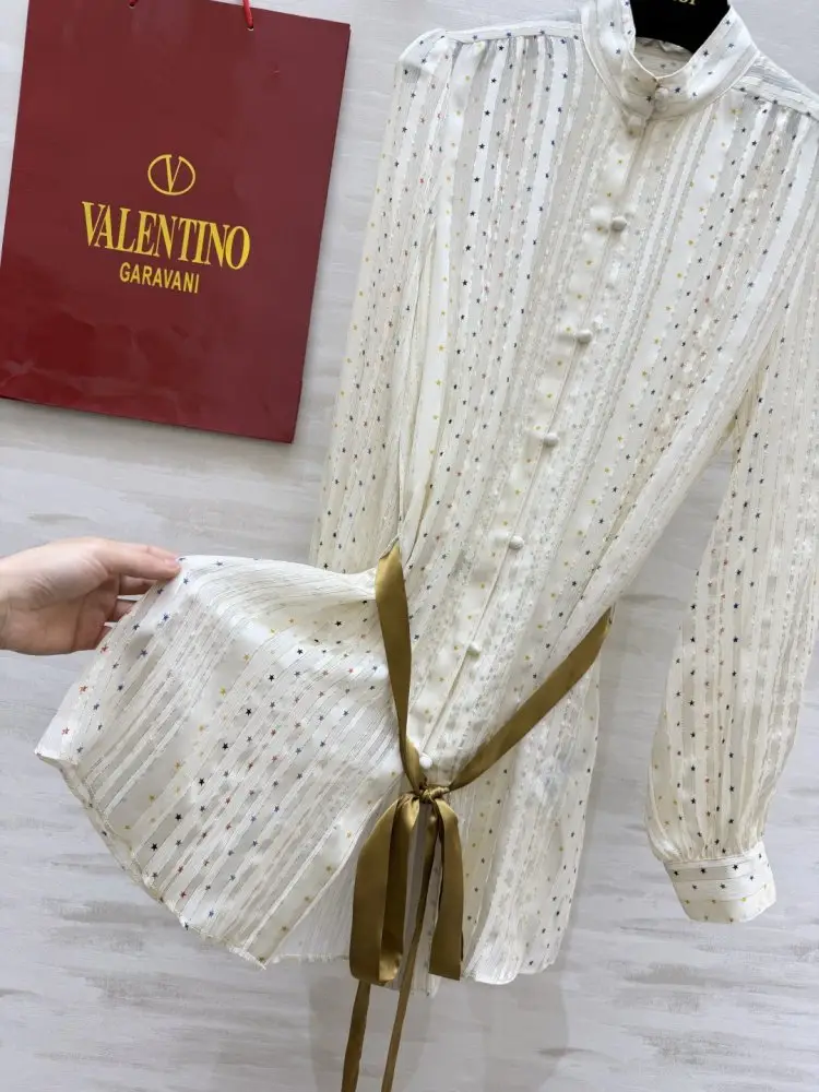 Valentino Silk shirt from belt — Photo 5