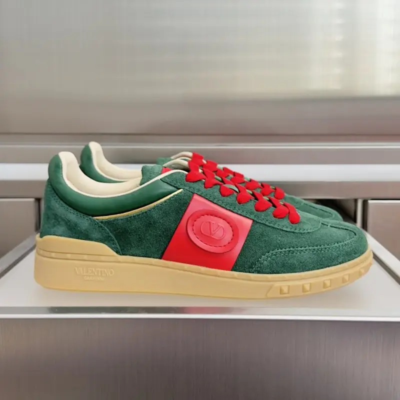 Valentino — Кросівки UPVILLAGE