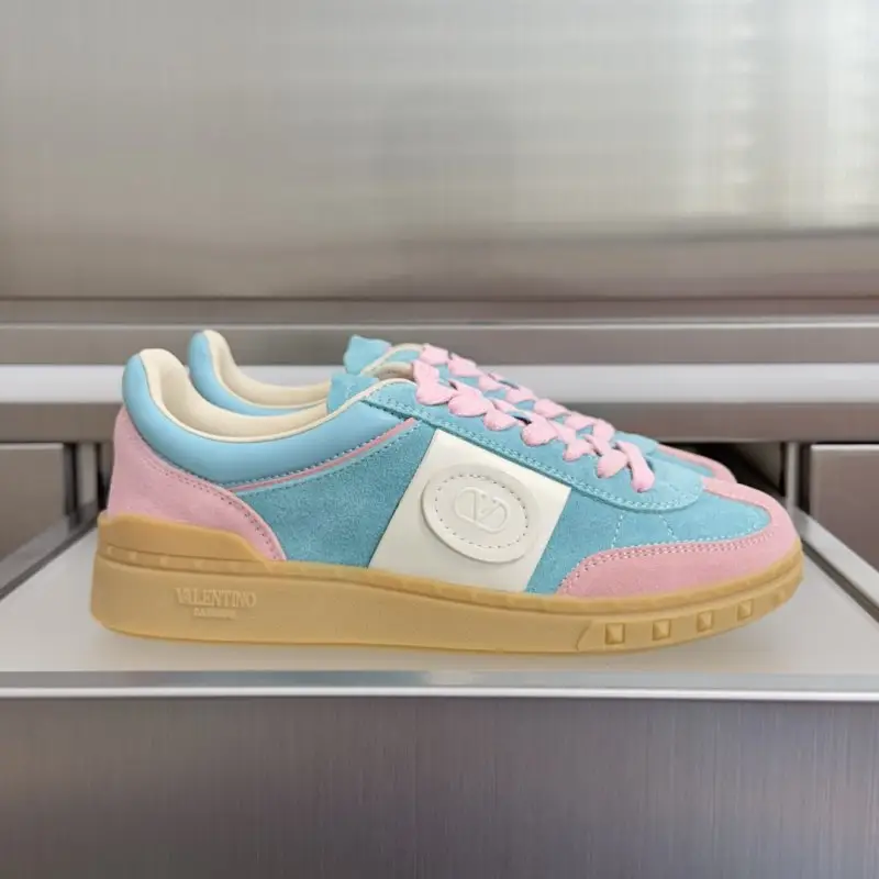 Valentino — Кросівки UPVILLAGE