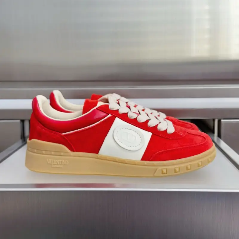 Valentino — Кросівки UPVILLAGE
