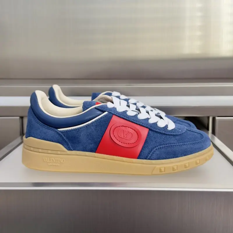 Valentino — Кросівки UPVILLAGE