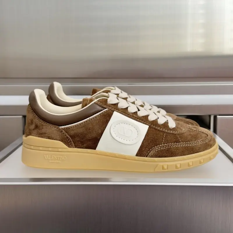 Valentino — Кросівки UPVILLAGE