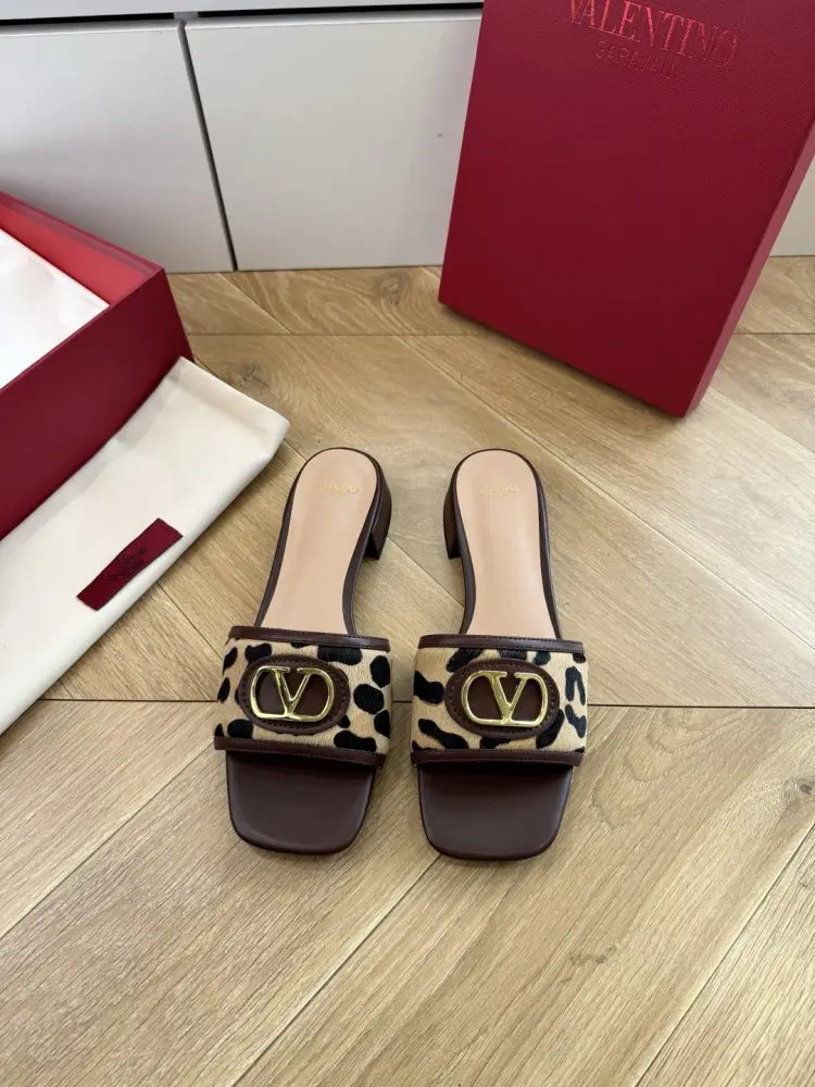 Valentino — Шлепанцы женские