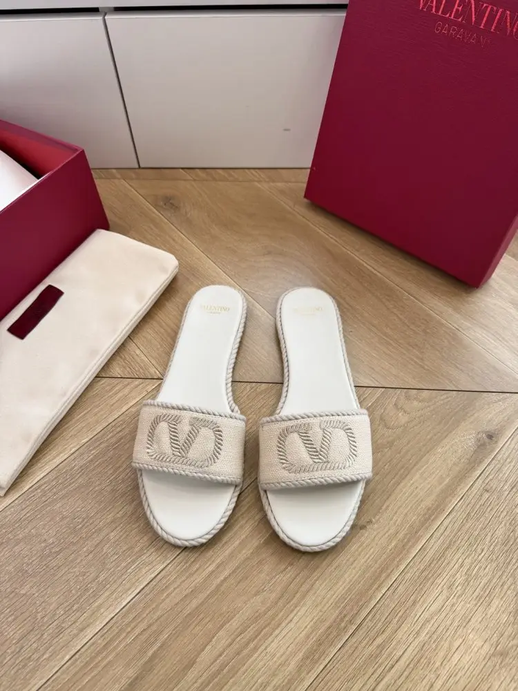 Valentino — Шлепанцы женские