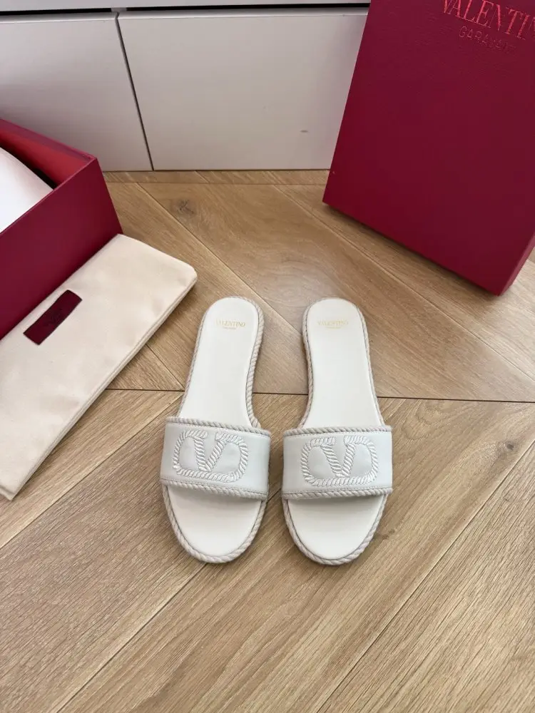 Valentino — Шлепанцы женские